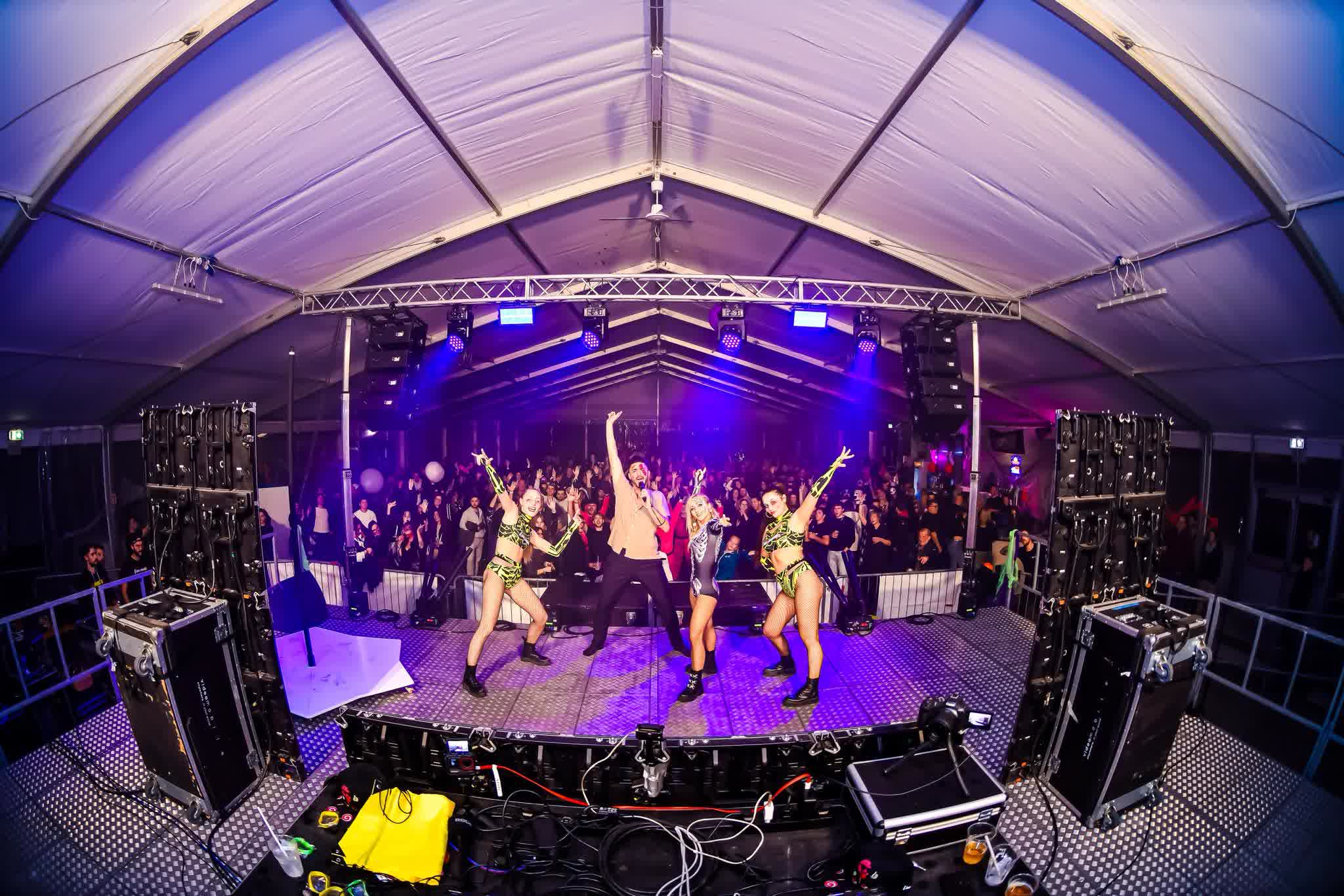 Limonando: il party itinerante con DJ set, animazione e fire show